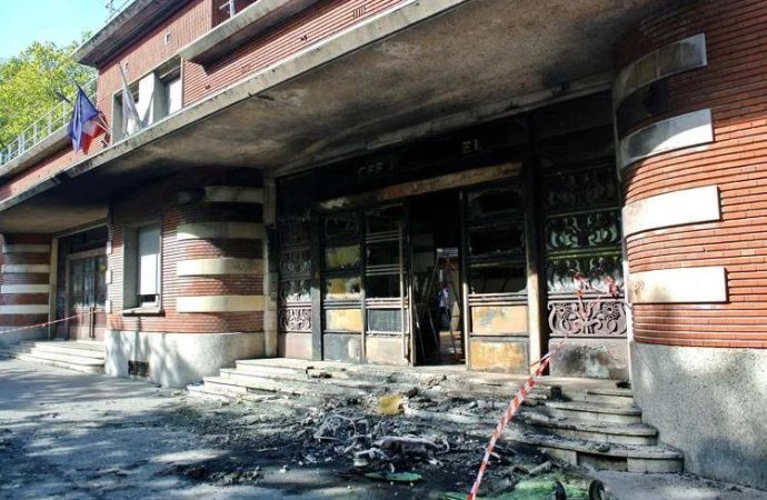 Francia, scuola ancora in tilt: 500 licei chiusi dopo protesta violenta