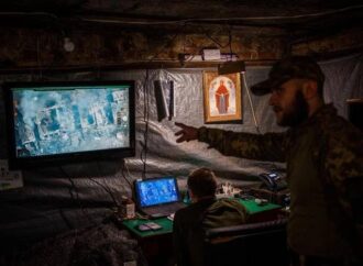Guerra, pioggia di droni su Mosca: Kiev sospende gli attacchi alle raffinerie dopo pressioni Trump