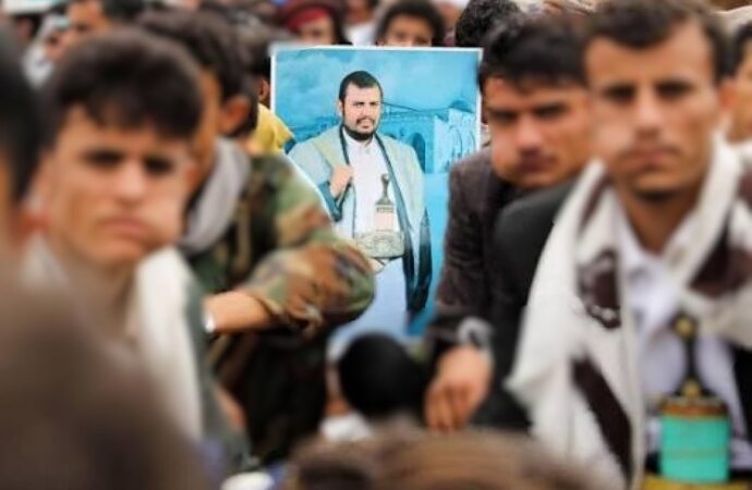 Houthi, missili contro l’Arabia Saudita: rivendicato attacco alla raffineria di Ras Tanura, danni a Riad