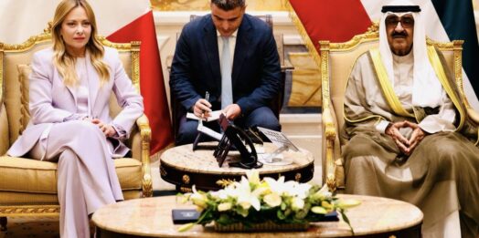 Meloni in Kuwait, accordi su investimenti e difesa: apertura sulla proroga del tetto ai carburanti Q8