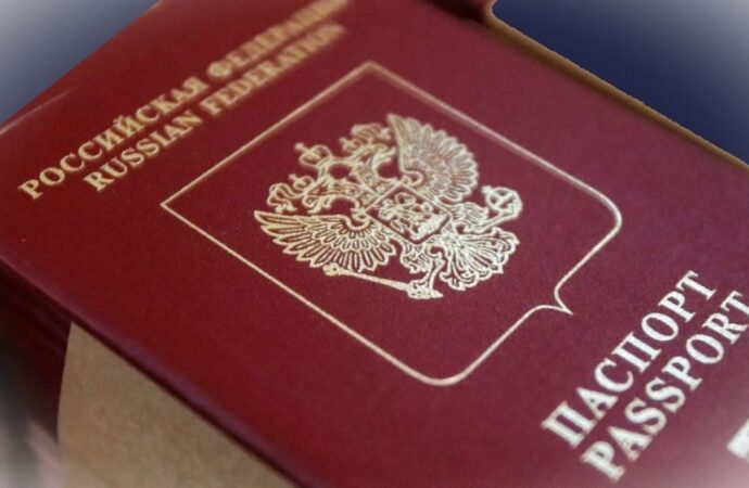 Ue, stretta sui visti ai russi, ma i passaporti d’oro sollevano interrogativi