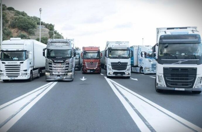 Prosegue la protesta dei tir, blocchi sull’A30 a Nola ed Avellino Est