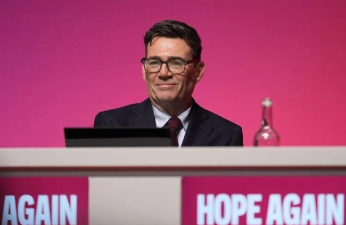 Brexit, Burnham apre al rientro nell’Ue. Macron: “Sareste i benvenuti”