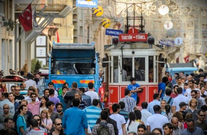 Turchia, fiducia economica in calo a ottobre: segnali contrastanti tra i settori