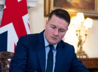 Streeting: “Serve unità, il Regno Unito non seguirà gli Usa sul gasolio russo”