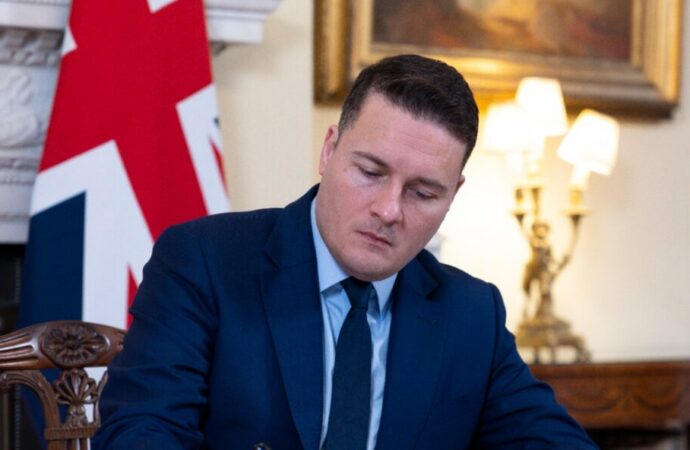 Streeting: “Serve unità, il Regno Unito non seguirà gli Usa sul gasolio russo”