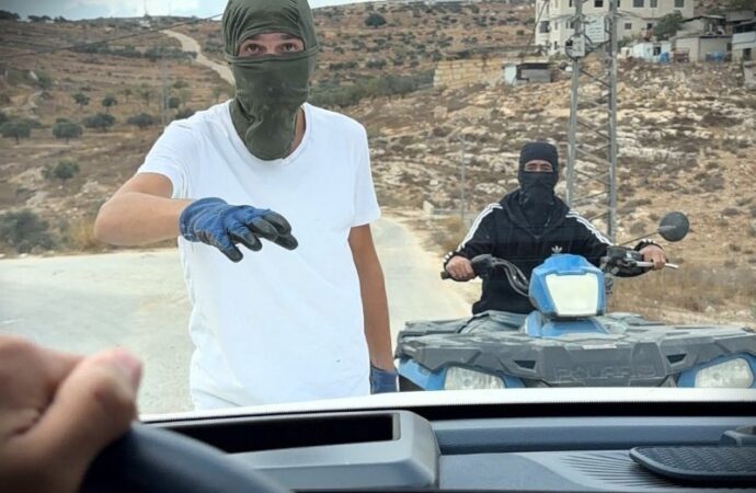 Cisgiordania, coloni israeliani attaccano convoglio di diplomatici europei