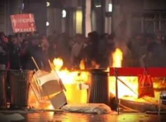 Milano, vetrine sfondate e supermercato devastato: 200 fermi, molti minorenni. Convocato riunione su ordine pubblico