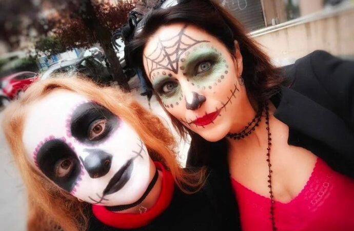 Halloween, trucchi e maschere possono danneggiare la pelle: ecco i rischi